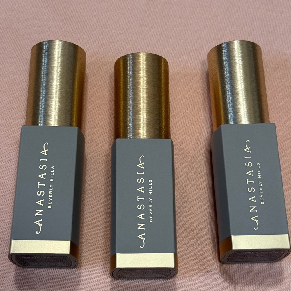 Anastasia Beverly Hills smooth & blur contour stick